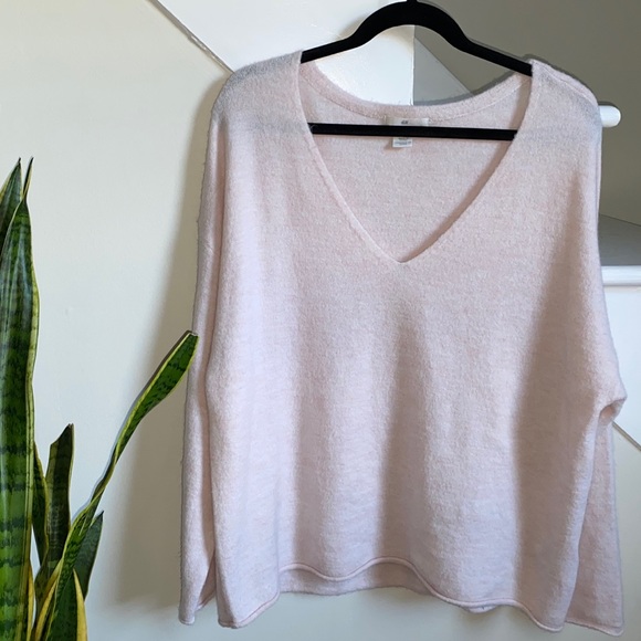 H&M Light Pink V-Neck Sweater - Picture 2 of 5